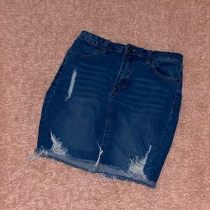 Selling A Size Small Short Skirt. Very Stretchy. Very Fitting On Thick Thighs.